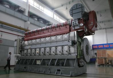 32/40 series medium-speed diesel engine in the assembly hall